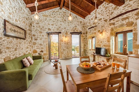 Casa Polymnia / Stone house in Topolia