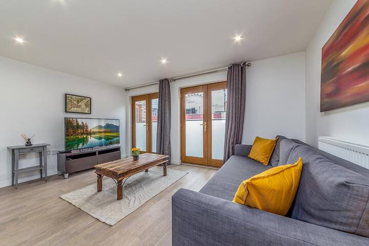 Amazing 2 Bed Bath Flat with London Eye View LM7 gallery image 3