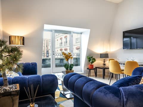 Top performing Airbnb: Stylish Apartment in Belfasts Cathedral Quarter in Duncairn