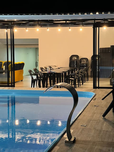 Entire House in the Canada Neighborhood!