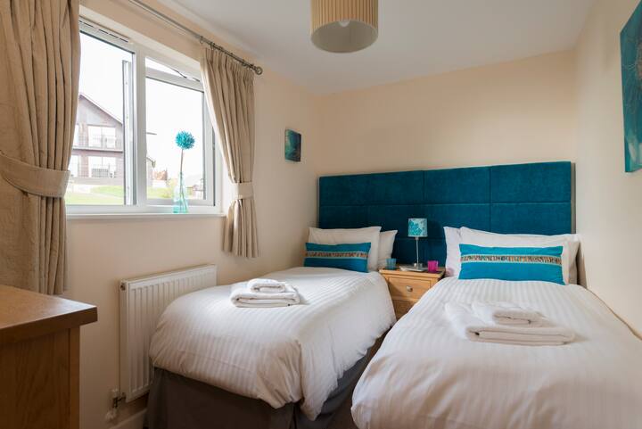 8 Berth Superior Wooden Lodge 4 Bed Hot Tub Pet Free - Wadebridge