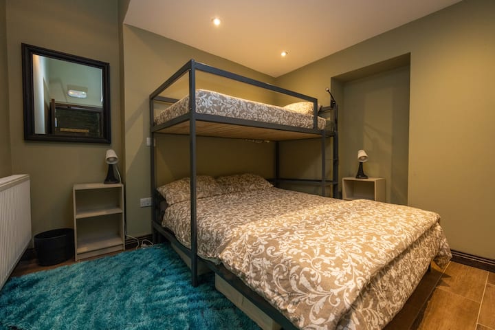 Dormitorio 1: habitación cómoda para un máximo de 3 personas