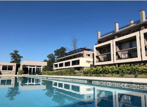 Luxury Rest | 3 pax | 2 rooms | 1076 ft²
