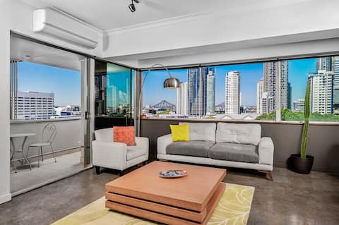 Top performing Airbnb: Spring Hill City Views in Spring Hill