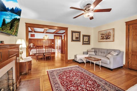 Popular Airbnb listing: Stylish 3bd apartment by Delaware Park and Museums in Buffalo