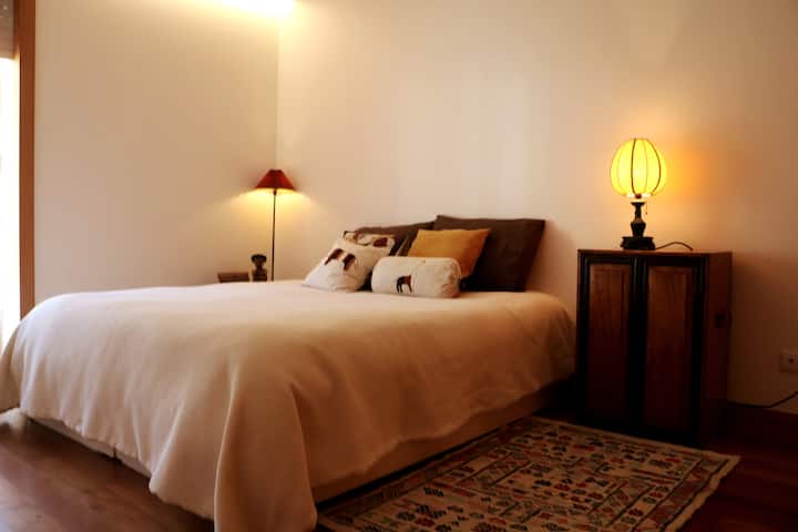 kitanda cha upana wa futi tano