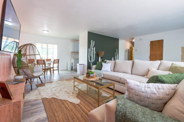 Cozy Cactus | Cowboy Pool | 3 min drive to Park - Houses for Rent in Joshua  Tree, California, United States - Airbnb