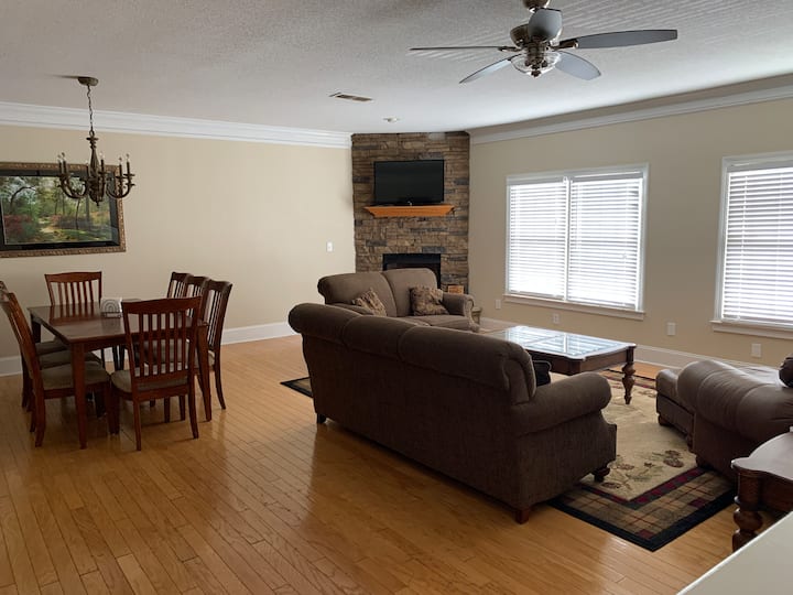 Relaxing Getaway W/ Stunning Lake & Mountain Views - Young Harris, GA