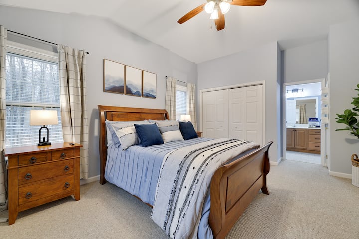 The Serenity Master Bedroom w/ Queen bed ensuite Master Bathroom. 

Brand new memory foam mattress.