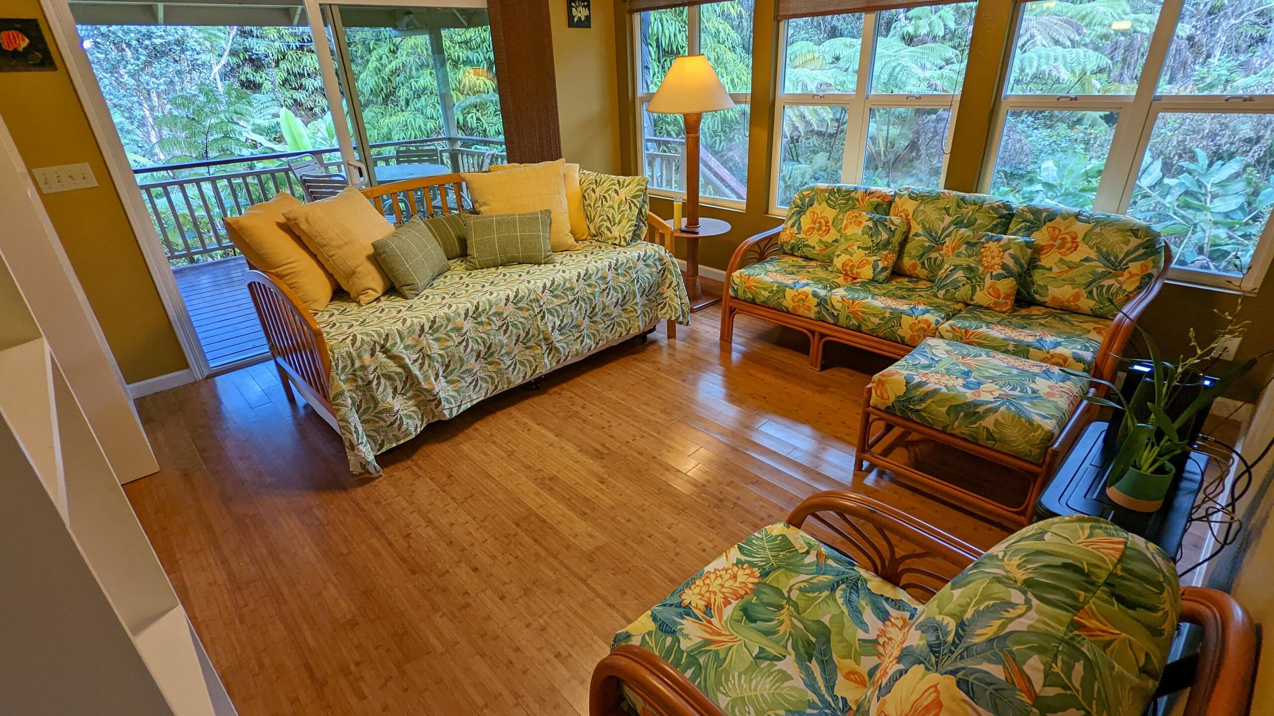 Local Living Gem: 5 Mins to Nat'l Park & Hilo Vibe - Photo 6