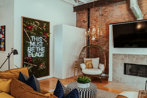 Luxury Loft Sleeps 16! 8 beds, 5 Min - Deep Ellum