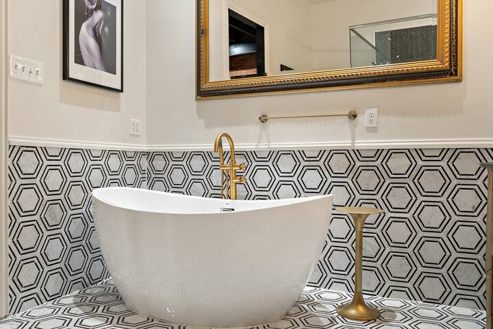 Luxury Loft Sleeps 16! 8 beds, 5 Min – Deep Ellum gallery image 3