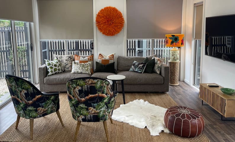 Stunning Townhouse – 12 min CBD