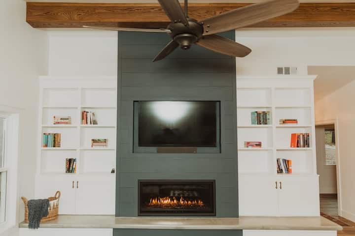 Beautiful High End Get Away Home - Redding, CA