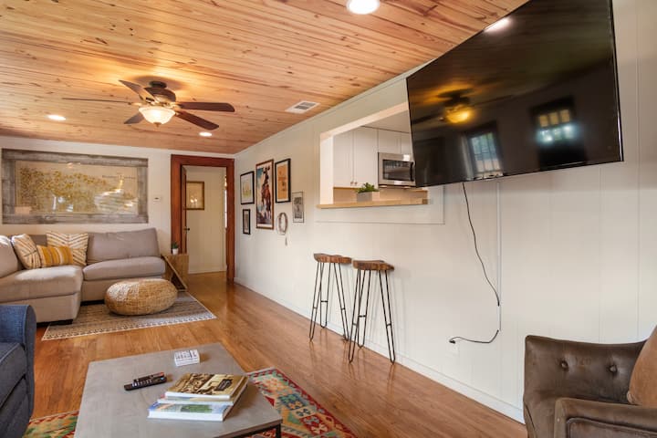 11th Street River House | Walk To Town | On River - Bandera, TX