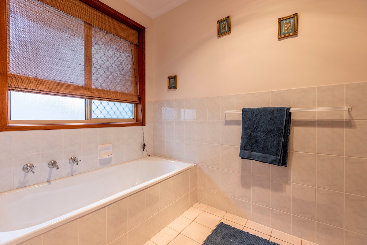 Barossa-Sleeps 10/Spa/WiFi/Foxtel/Relax or Explore