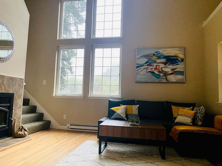Beautiful House W/river Access, Hot Tub, Game Room - モンティ・リオ, CA