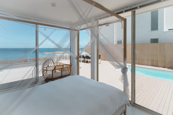 ห้องนอนใหญ่ 1 ชั้น
　 (เตียงควีนไซส์ 1 เตียง)