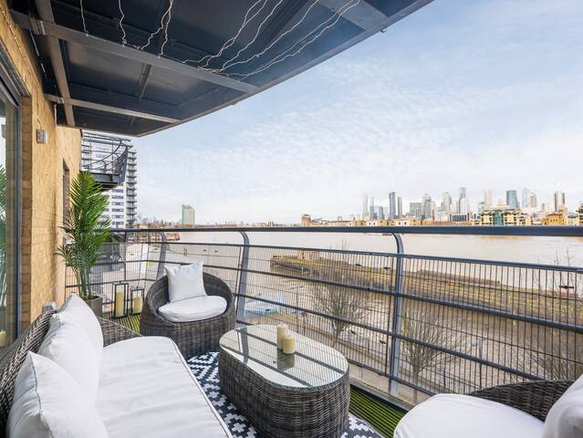 Luxurious 5* Riverview Apt. near Central London! gallery image 2