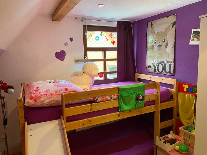 Живот/спалня отсреща с двойно легло за деца (2x1 м)