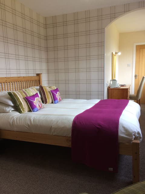 B&B with 3 en-suite rooms with breakfast