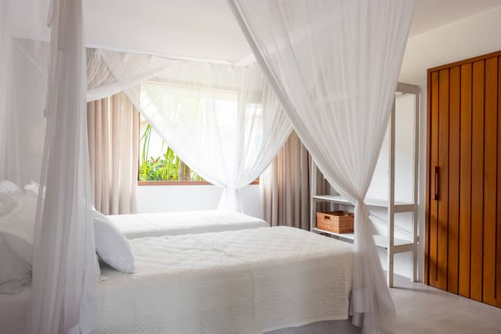 Suita 1 në katin përdhes (krevatet mund të jenë të ndarë ose dopio)