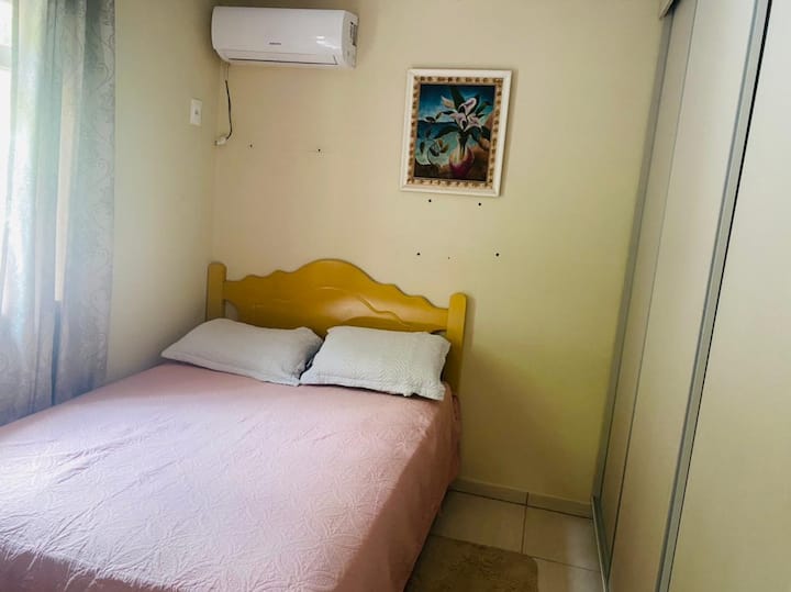ห้องพักพร้อมเครื่องปรับอากาศเตียงคู่ 