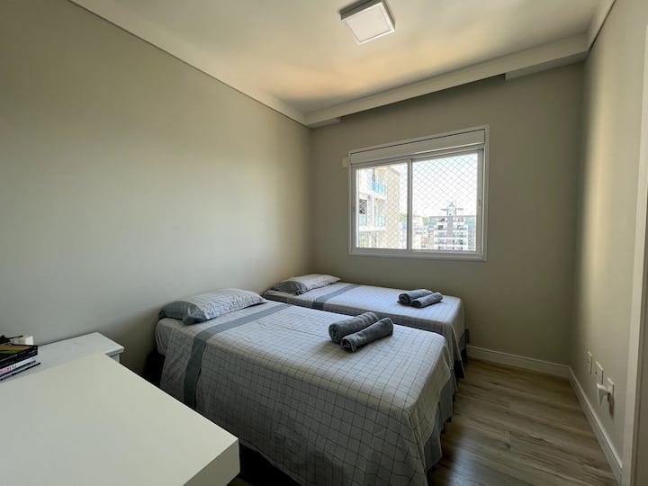 Suite 2, con 2 camas individuales que se pueden convertir en una cama doble.