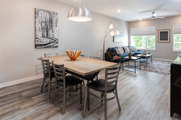 Downtown Townhouse w/ elevator, 3 BR’s & 3.5 baths