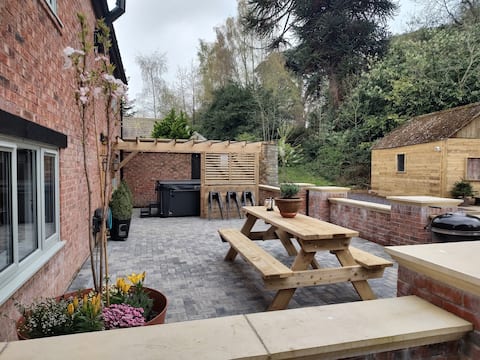 The Stables at Eriviat Hall