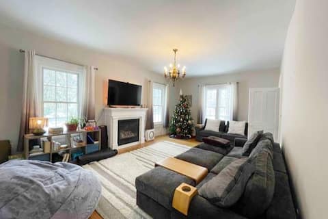 The Baldwin Manor: Sauna, Fireplaces, Pool