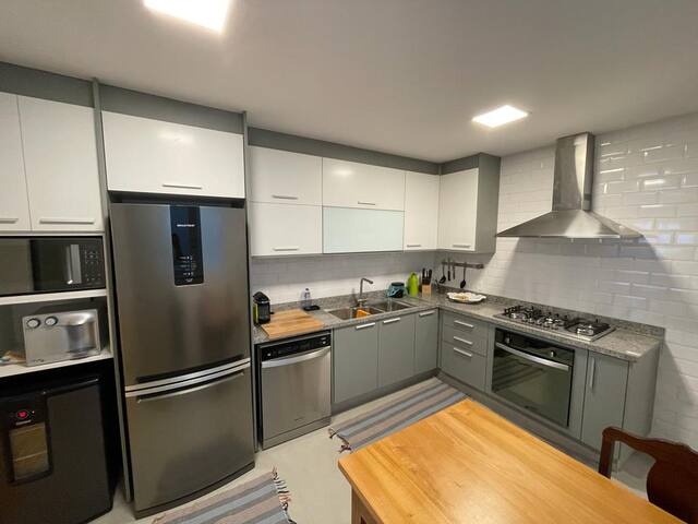 Apto Luxuoso – 1min da praia – Posto 9 – C/garagem gallery image 3