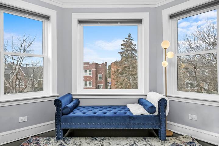 6BR Chicago Gem: Prime, Safe, Family-Friendly Hub gallery image 4
