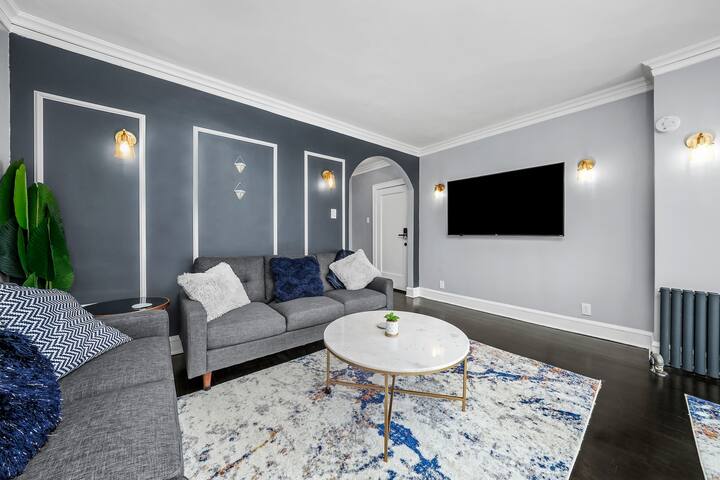 6BR Chicago Gem: Prime, Safe, Family-Friendly Hub