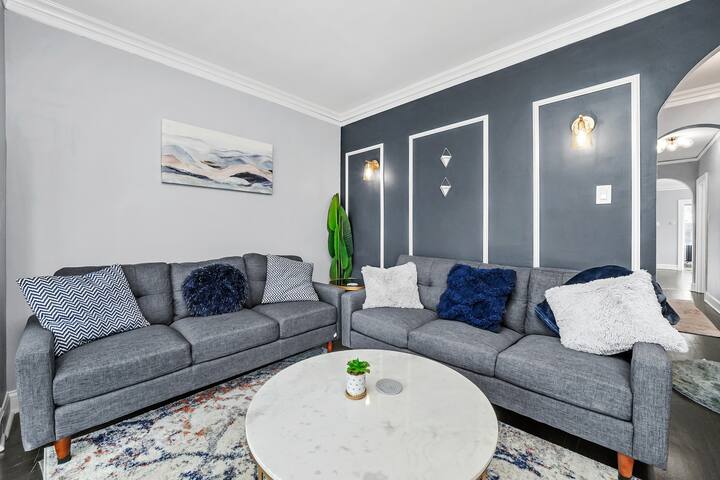 6BR Chicago Gem: Prime, Safe, Family-Friendly Hub gallery image 3