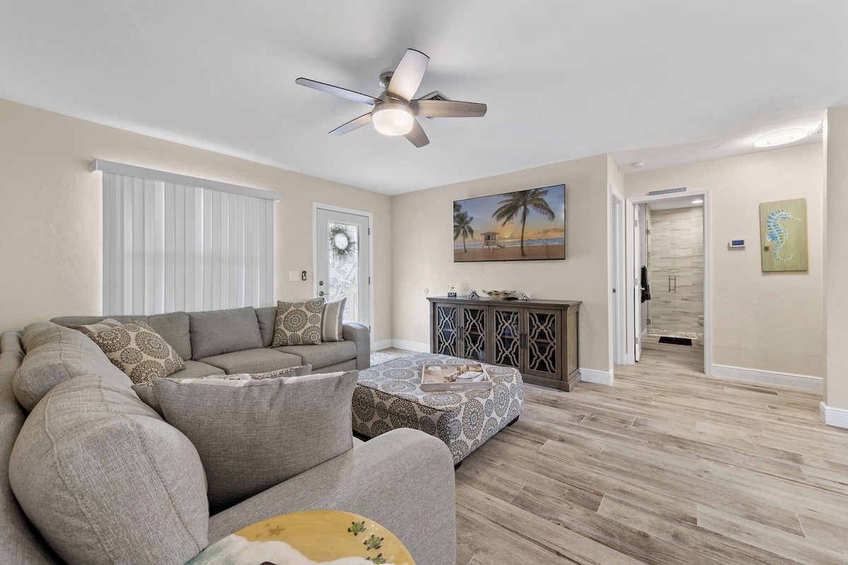 Top Airbnb: Double Cape Escape-Waterfront Multi-Family Oasis in Cape Coral