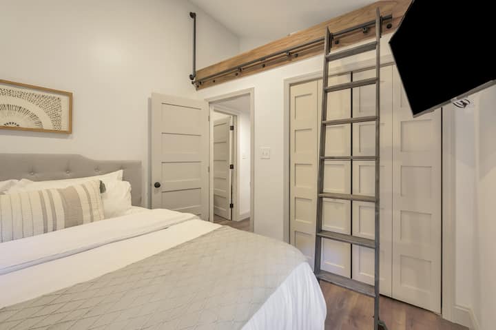 Bluebird king room with loft