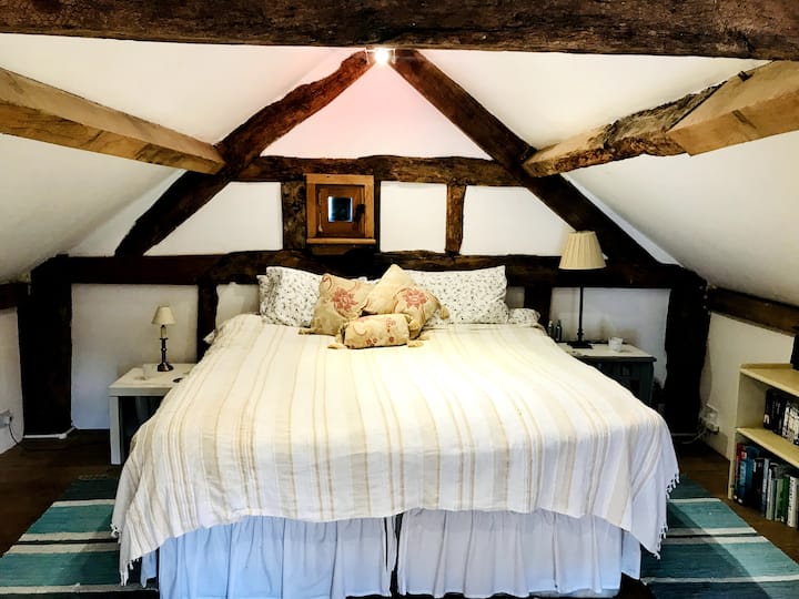 letto king-size con biancheria da letto in cotone egiziano