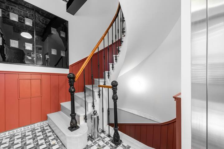 Renovated monumental apartment 4BR-Rooftop terrace gallery image 2