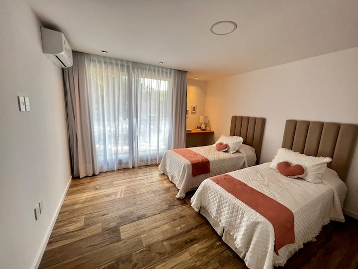 Dhoma e gjumit 2 me 2 90 x 190 Sommier.