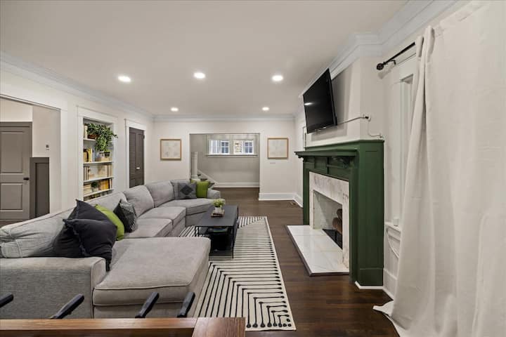 Westport Stay | Dining, Shops & Nightlife | 8 Beds - Kansas City