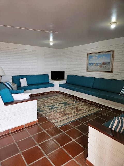 Successful Airbnb property: House with 5 en-suites and air-conditioning facing the sea in Guaratuba