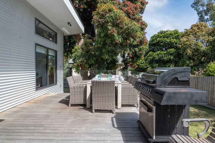 Flowering Gum House – Featuring 2 Master Bedrooms! gallery image 4