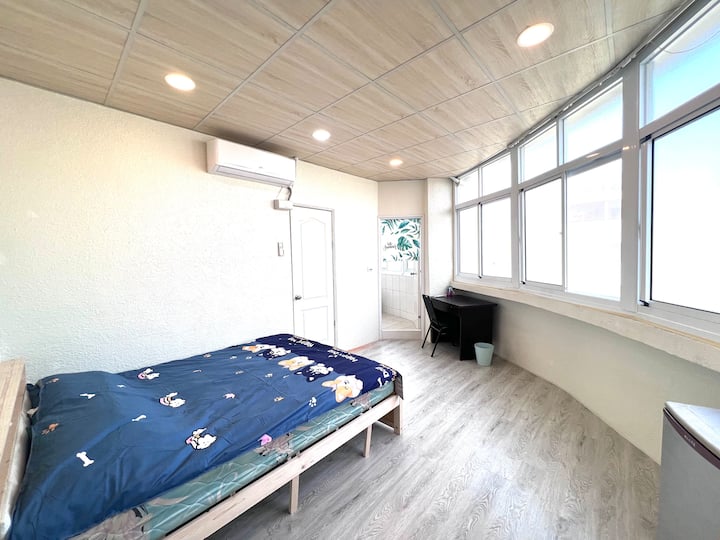 RoyalSK Wu Temple is directly opposite the apartment suite, private