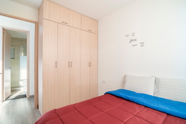 Dhomë ndihmëse me dollap