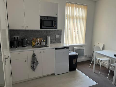 Top performing Airbnb: New Studio Flat 4 MCR MediaCity in Weaste & Seedley
