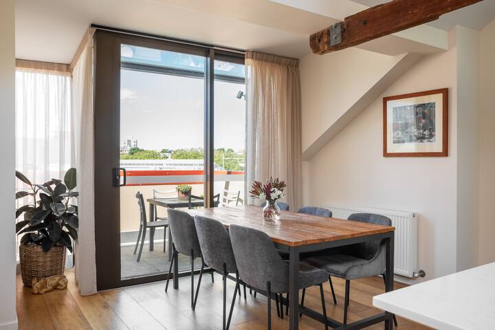 Waterfront Loft | Salamanca & River Views gallery image 3