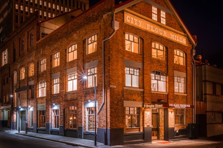 Waterfront Loft | Salamanca & River Views gallery image 4