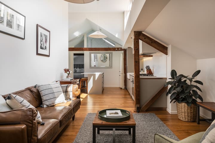 Waterfront Loft | Salamanca & River Views