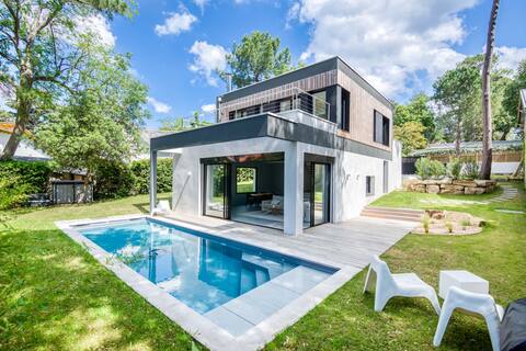 Elegant pine villa pool